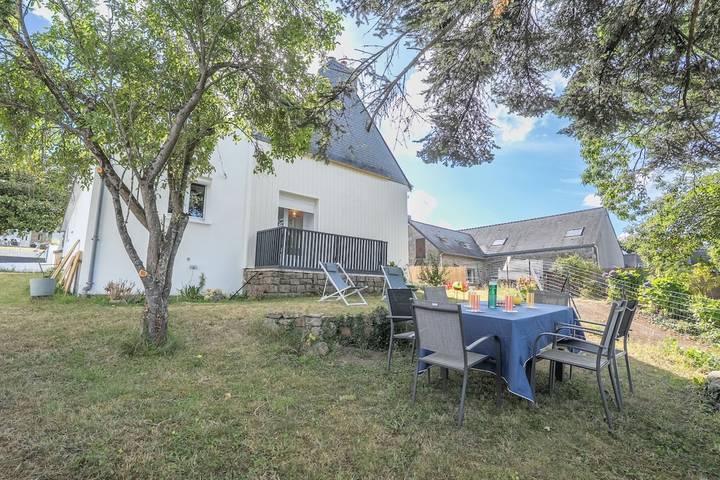 Le calme de la campagne en ville -Maison familiale in Lanester, Côte des Mégalithes