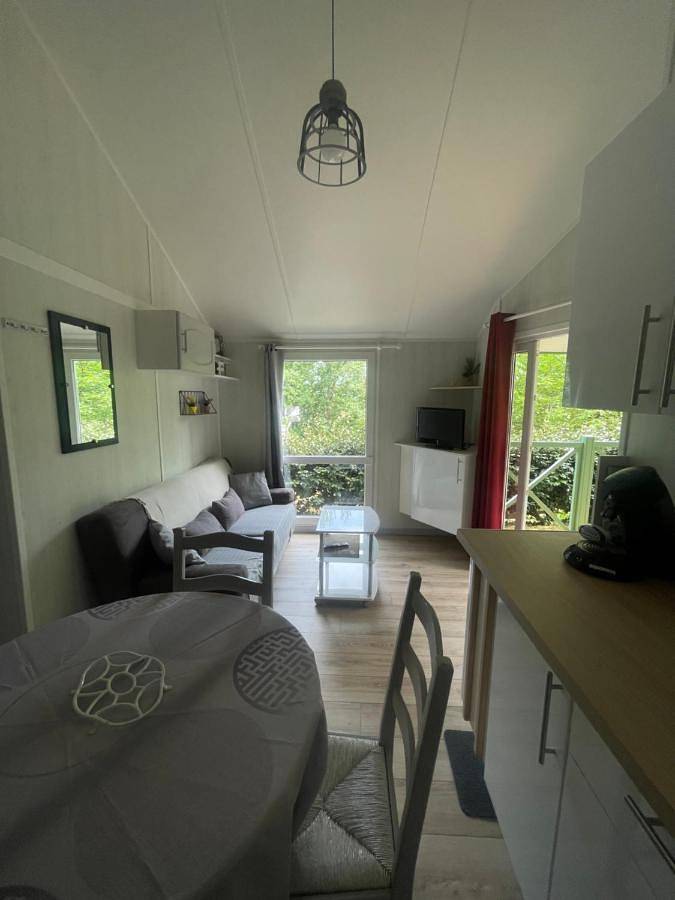 Gîte pour 4 personnes, avec terrasse ainsi que vue et piscine, animaux acceptés à Lissac-sur-Couze - 4