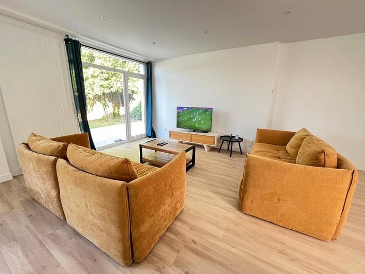 Location de vacances pour 9 personnes, avec Terrasse et Jardin à Esbly