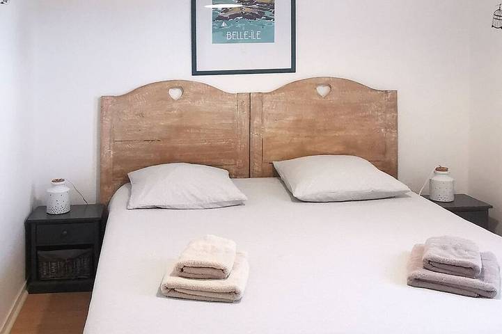 Gîte pour 4 personnes, avec terrasse ainsi que jardin et piscine, animaux acceptés dans Plage de la Légenèse - 2