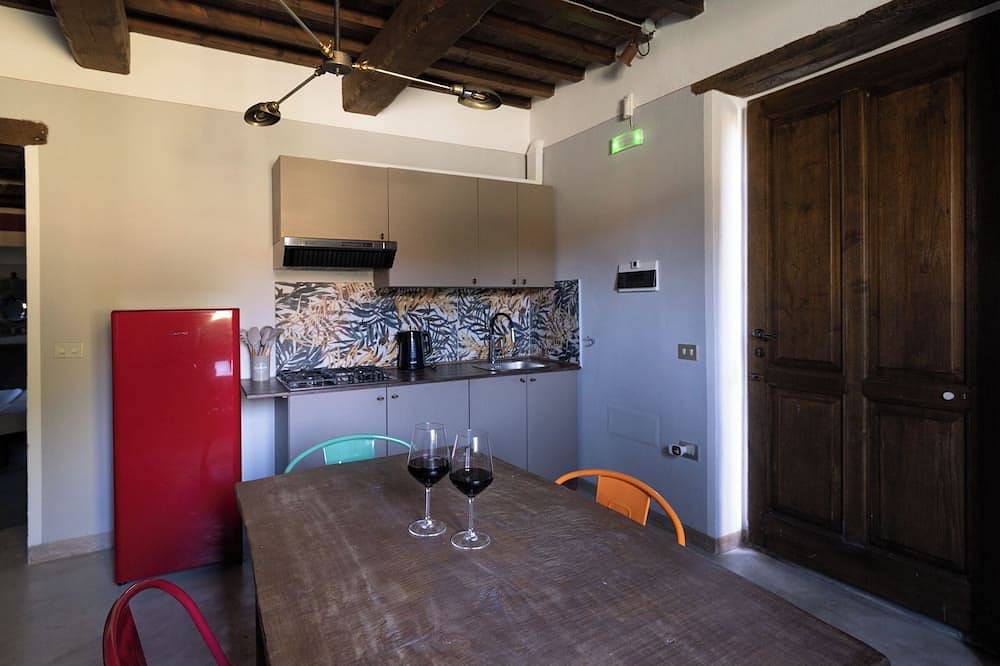 Apt in Farmhouse, renovated with patio and panoramic pool, pet friendly in Città di Castello, Valtiberina