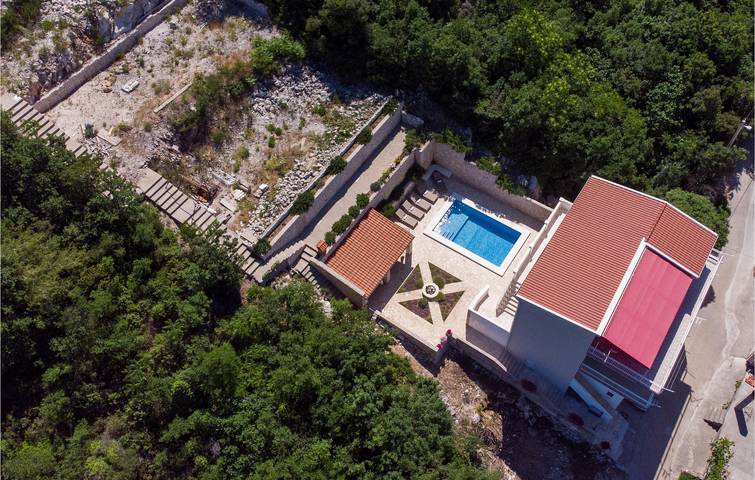 Geräumige 2-Zimmer-Wohnung mit Pool, in Strandnähe und mit guter Infrastruktur in Dubrovnik-Neretva