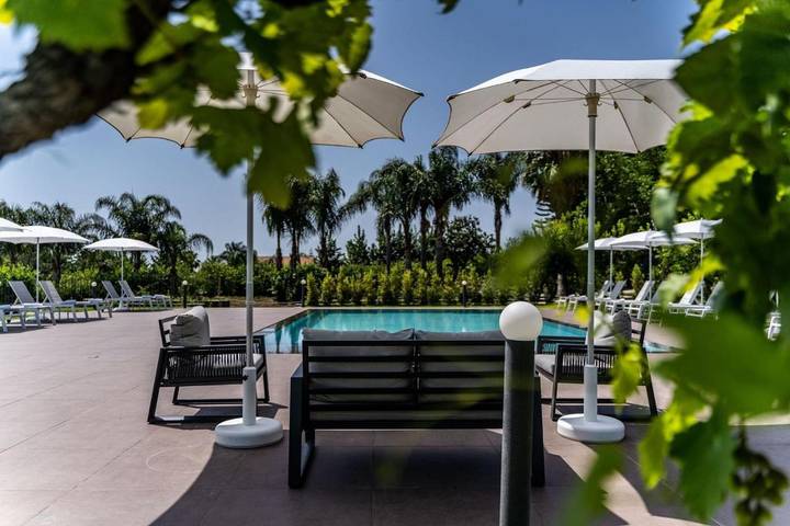 Villa per 24 persone, con panorama e piscina nonché giardino, con animali domestici in Giarre