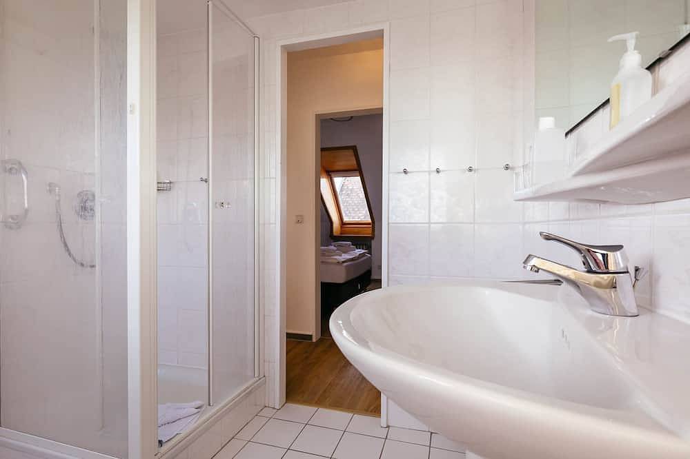 Ganze Wohnung, Wohnung Dach zur Inselseite mit Balkon - Hummerklippen Apartments in Helgoland