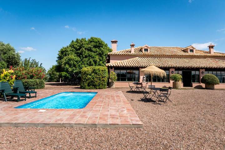 Villa für 10 Personen, mit Terrasse und Garten sowie Pool und Ausblick in Constantina
