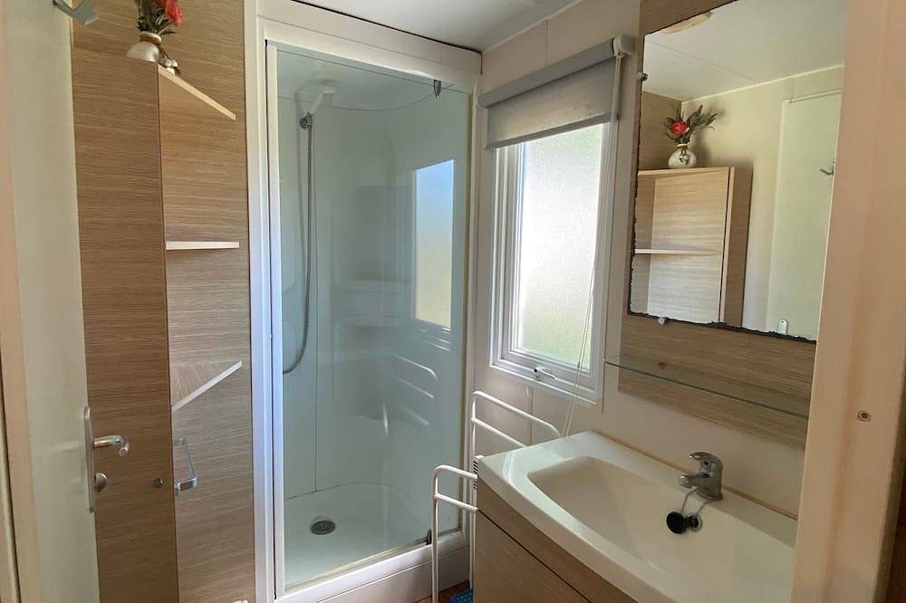 Mobil-home 3 chambres proche plage à Fouras, idéal 6 pers., équipement complet, calme assuré. in Fouras, Région de Rochefort