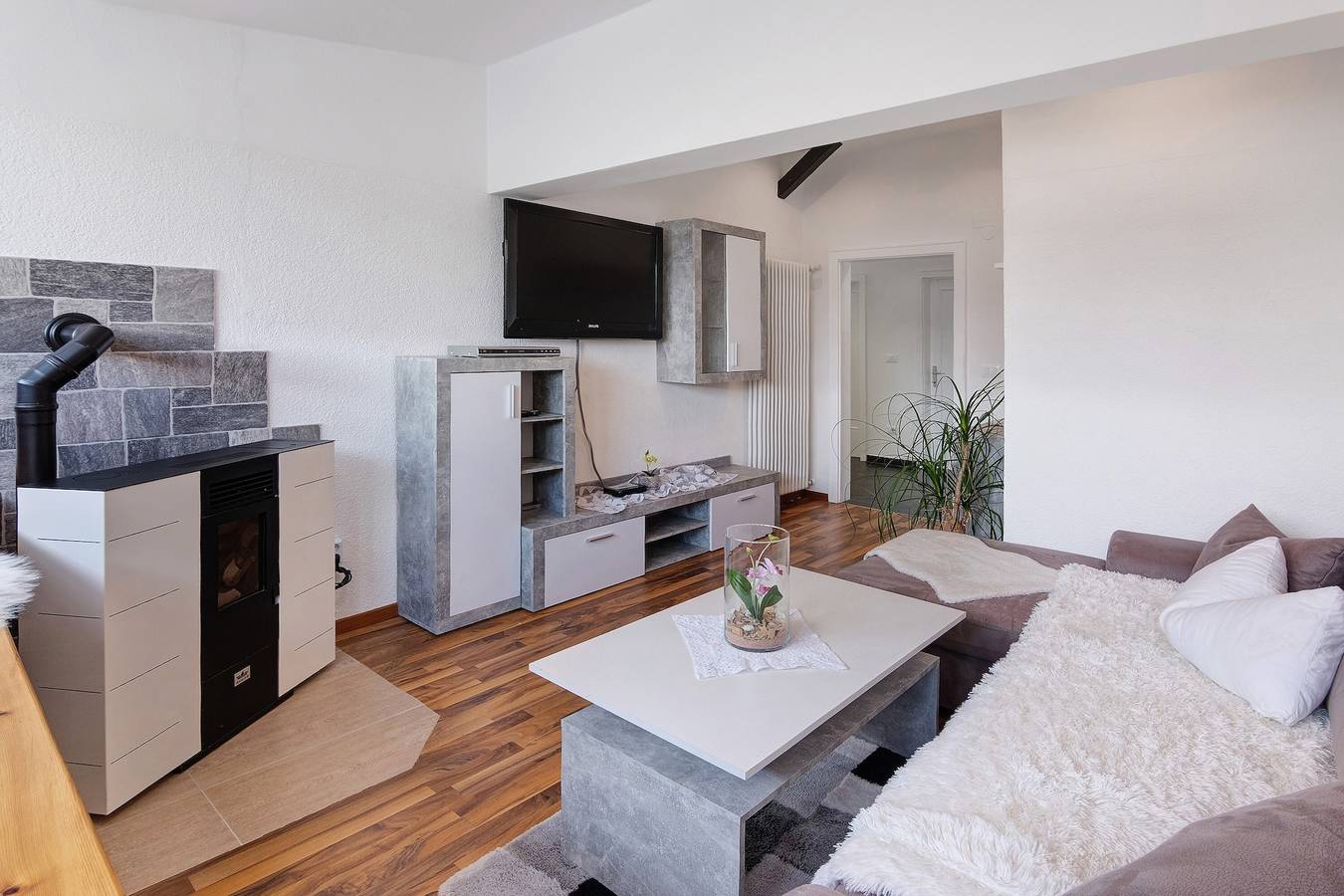 Entire apartment, Apartment 'Kuchler' with Mountain View, Private Terrace and Wi-Fi in Riffian, Texel Group