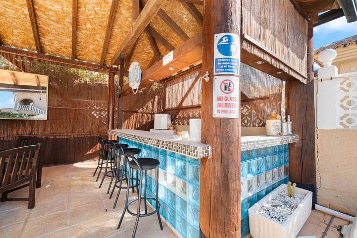 2 Apartamentos en Villa "Sol y Felicidad" con Piscina, Terrazas y Wi-Fi in Orihuela, Costa Blanca