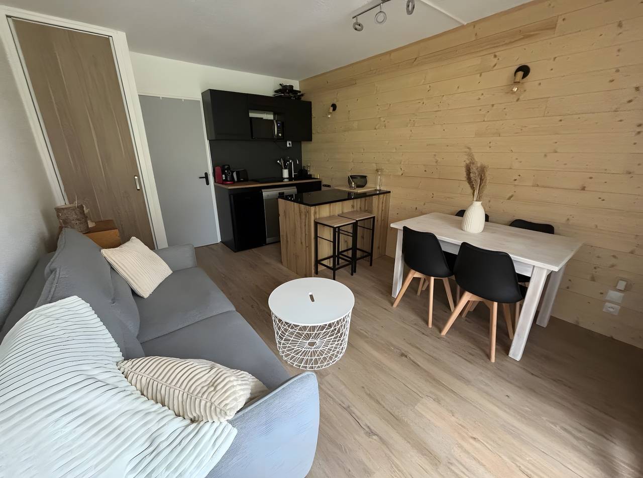 Ganzes Studio, Studio „Cabine Rénové“: Bergblick, private Terrasse & Wlan in Villard-de-Lans, Parc naturel régional du Vercors