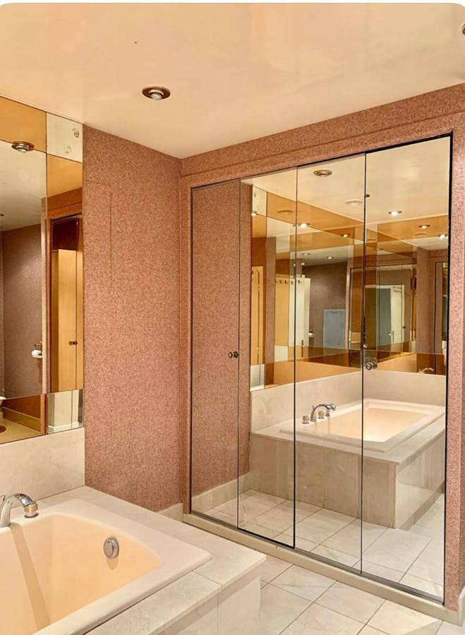 Chambre double et salle de bain in Boulogne-sur-Gesse, Haute-Garonne