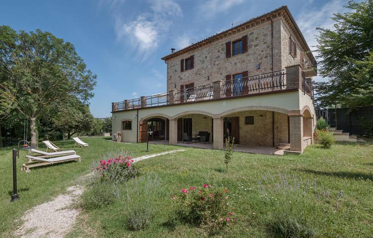 Ferienwohnung für 6 Personen, mit Terrasse und Garten in Avigliano Umbro
