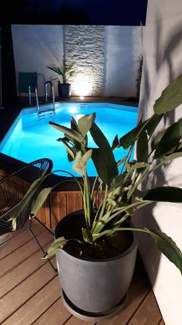 Cottage pour 2 personnes, avec piscine ainsi que vue et jardin à Beaucaire