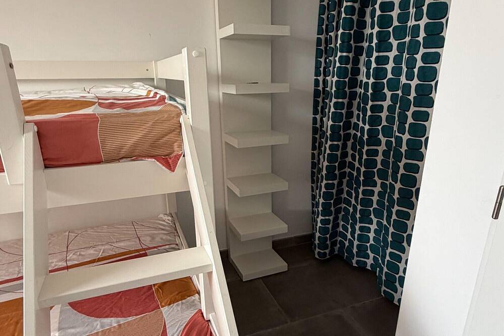Villa avec piscine et jacuzzi près de Châteauneuf-du-Pape – 12 personnes in Sorgues, Vaucluse