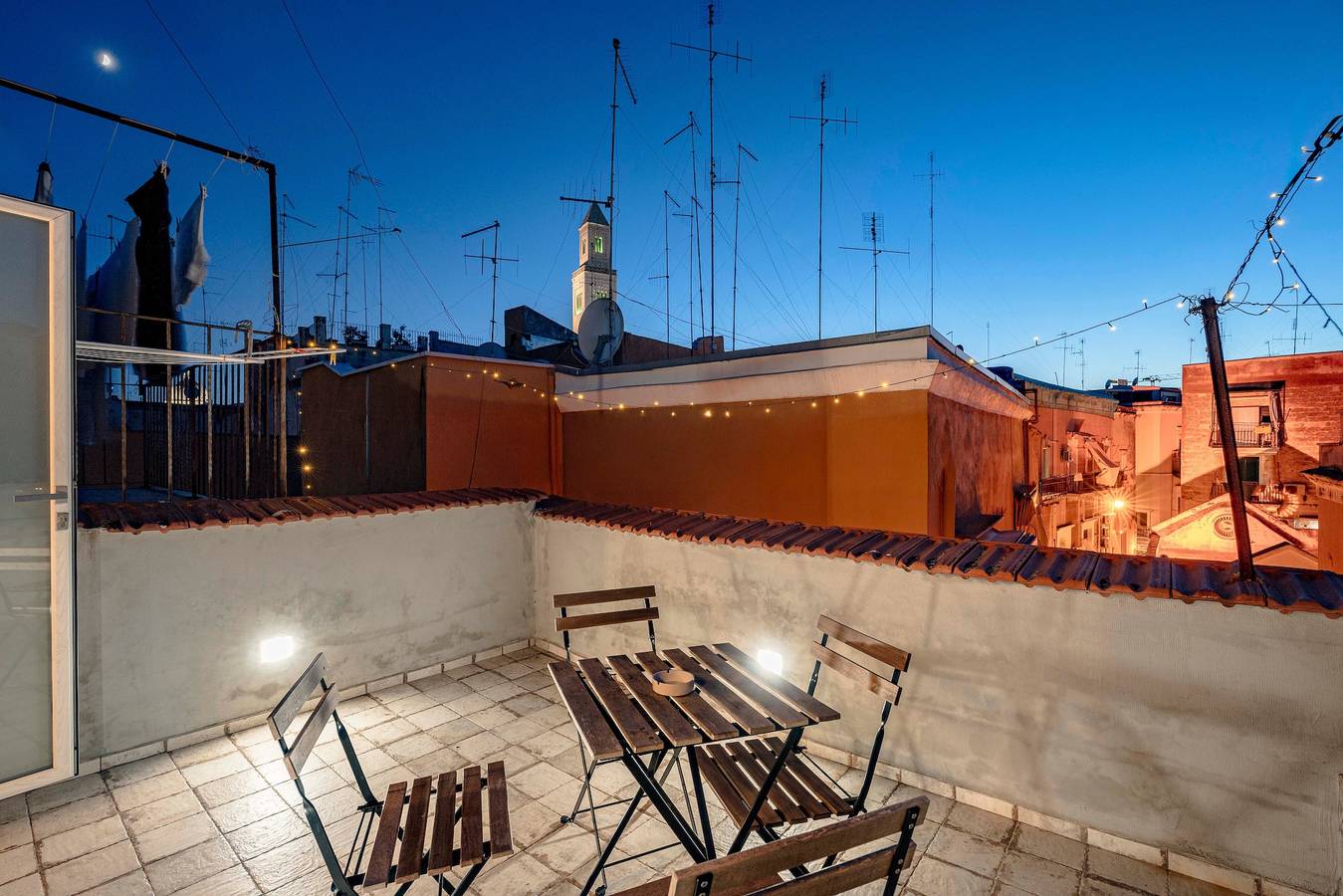 Entire apartment, Apartment 'Dimora Oreste' with Private Terrace, Wi-Fi and Air Conditioning in Bari, Bari Province