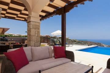 Holiday Rental for 10 People in Aphrodite Hills, South Cyprus, Photo 1