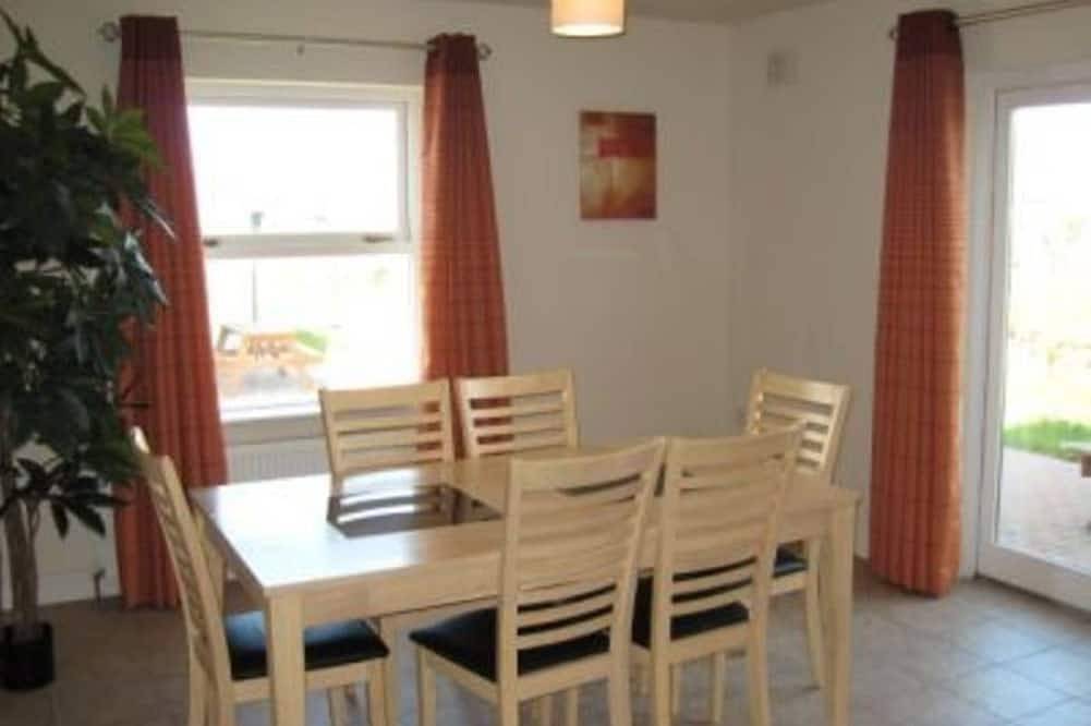 Doolin Village L07 -  a two story that sleeps 6 guests  in 3 bedrooms in Doolin, County Clare