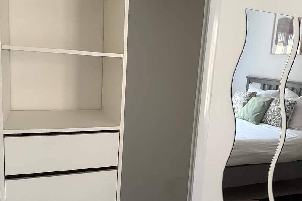 Entire apartment, Relaxation in Villa with swimming pool, Nice 15 min away in Carros, Cannes region