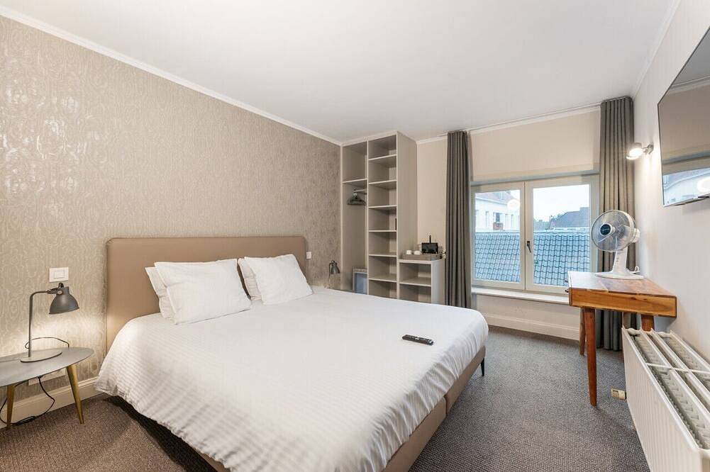 Charming Room in Historic Hotel in Bruges, Flandre-Occidentale