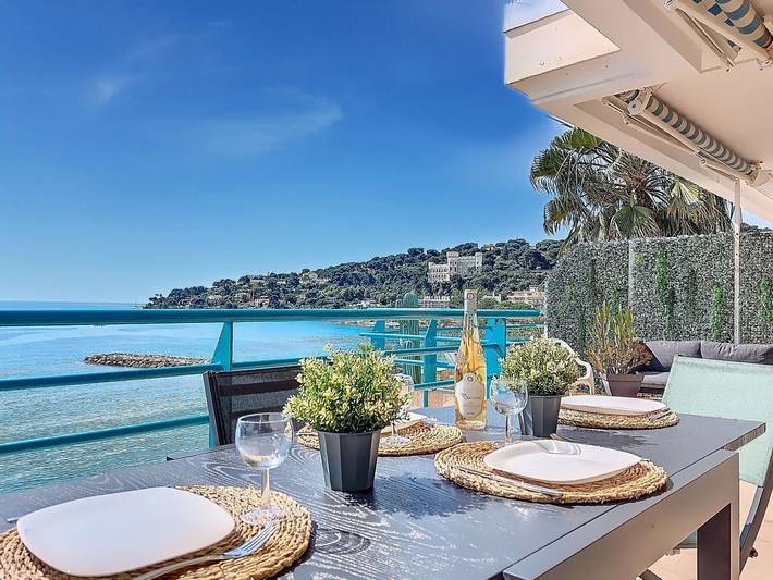 Gîte pour 4 personnes, avec terrasse dans Carnolès