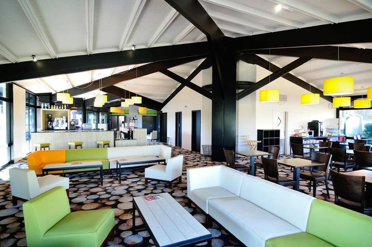 Hôtel pour 2 personnes, avec piscine ainsi que vue et jardin, animaux acceptés dans Port-Lauragais