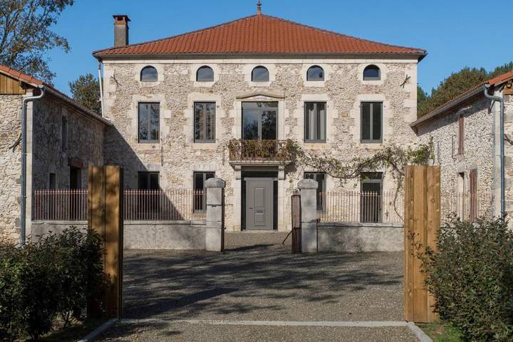 Location de vacances pour 33 personnes, avec jardin et terrasse ainsi que vue et piscine, animaux acceptés à Cachen - 2