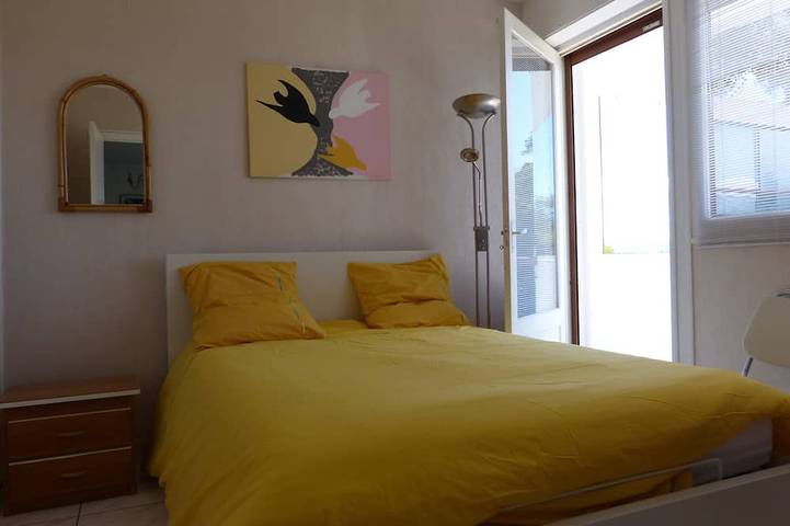 Gîte pour 7 personnes, avec balcon et jardin, animaux acceptés dans Plage de l'Almanarre - 2