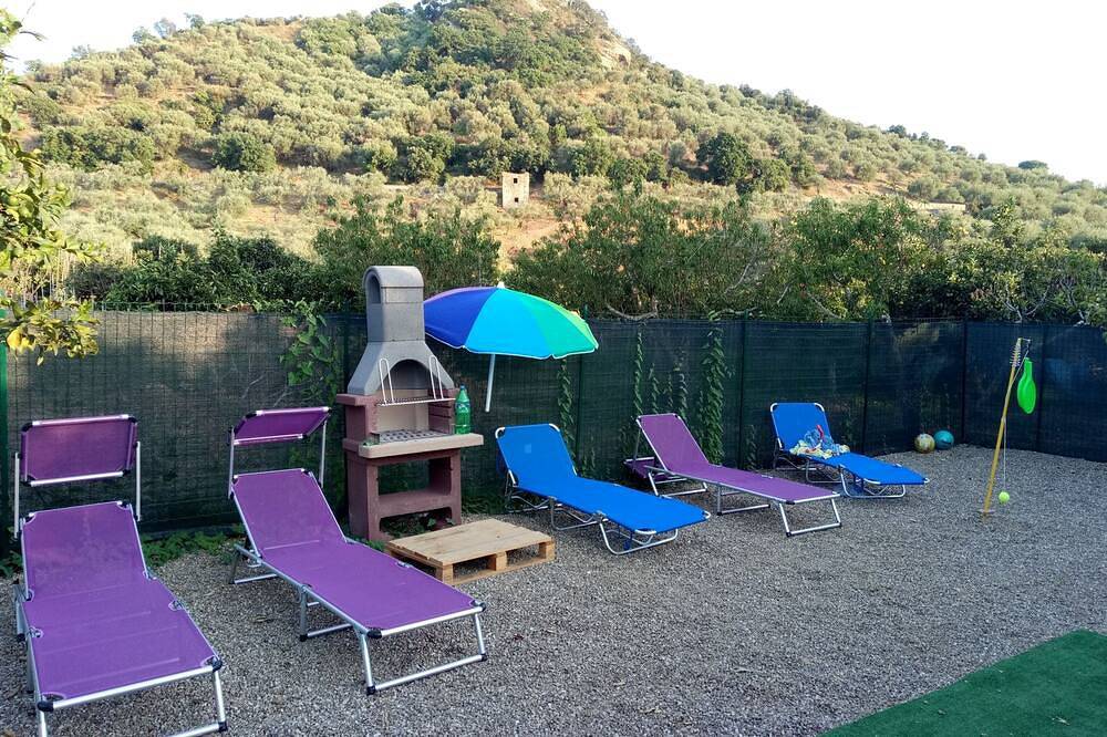 Country house flair with island views in Mongiove (Patti) in Mongiove, Patti