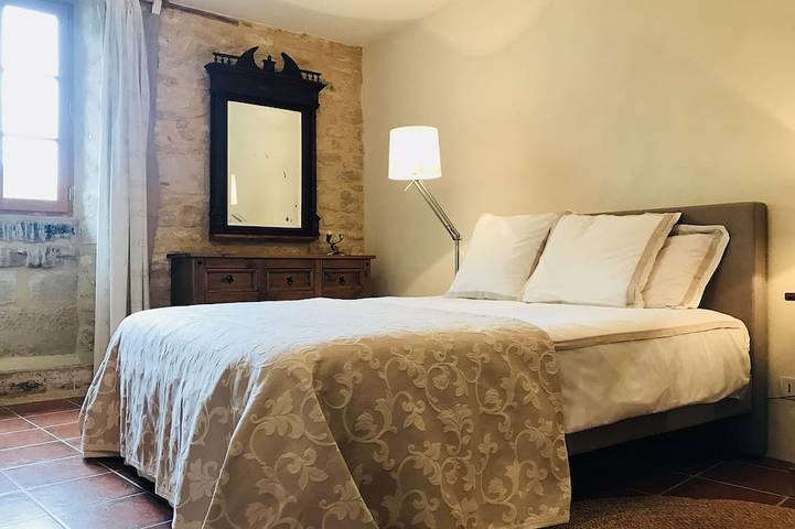 Appartement entier, Appartement inspirant à Barjac avec terrasse vue sur les montagnes des Cévennes in Barjac, Région d'Alès