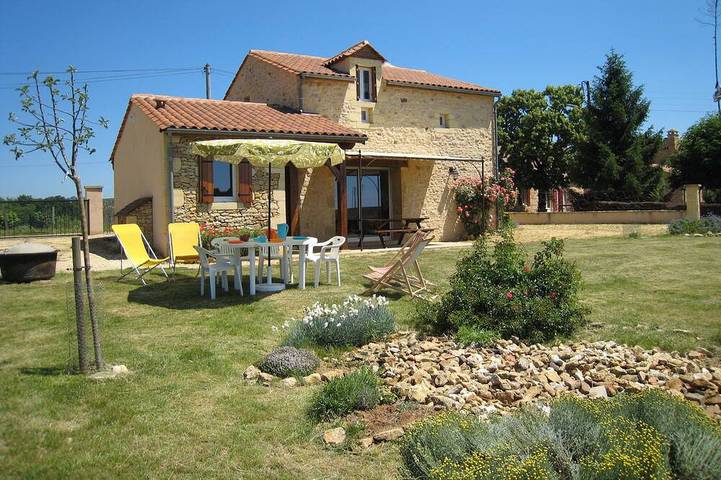 Maison de vacances pour 4 personnes, avec jardin et jacuzzi à Coux-et-Bigaroque
