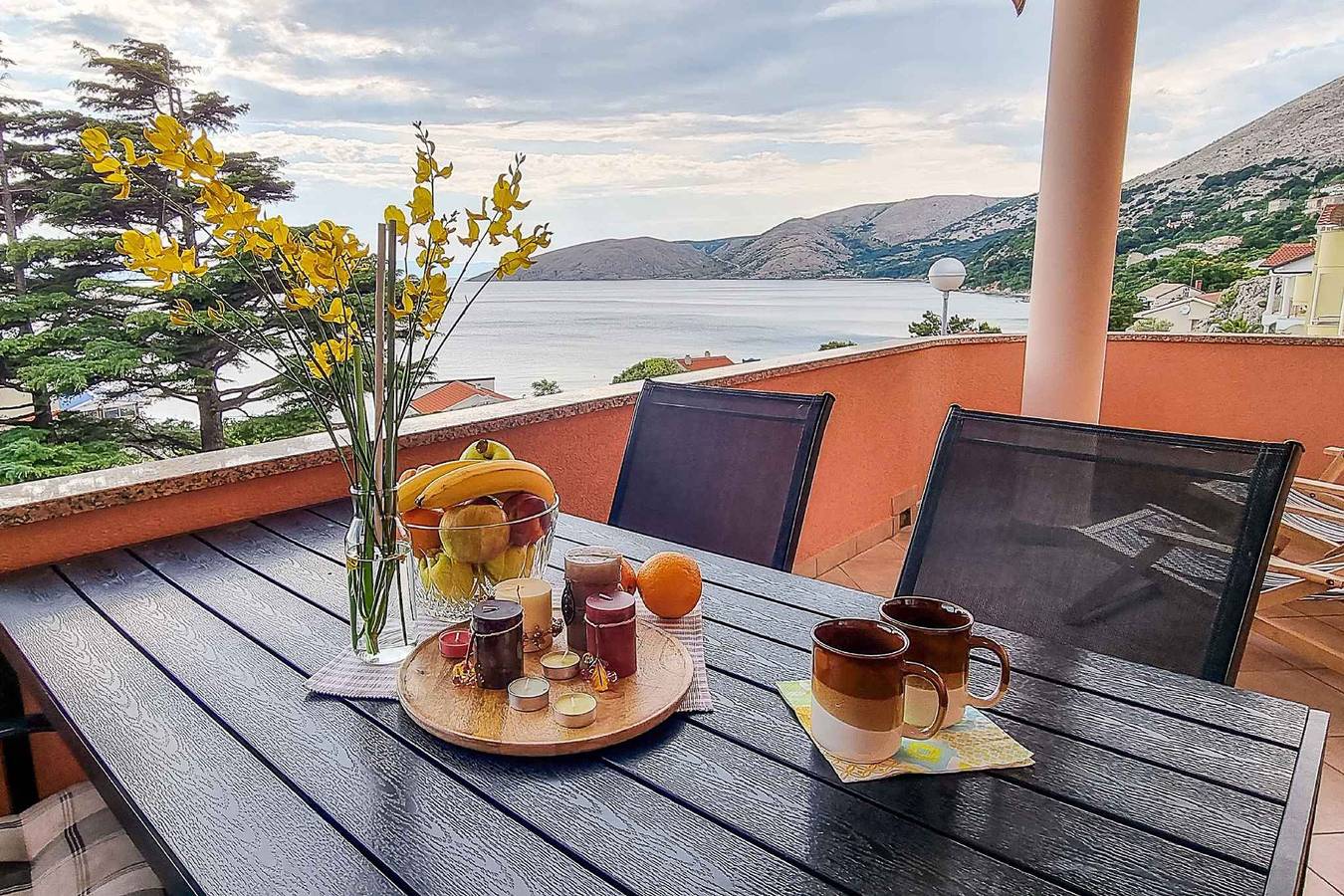 Ganze Ferienwohnung, Ferienwohnung mit Terrasse und Meerblick in Punat, Krk