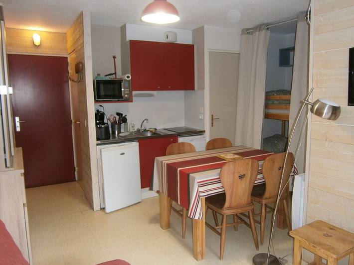 Gîte pour 4 personnes, avec sauna et jardin, adapté aux familles dans La Joue du Loup - 3