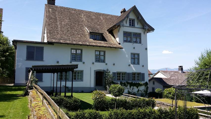 Bnb Elsenerhaus - Einzelzimmer Sommer mit Gemeinschaftsbad in Bilten, Glarus Nord