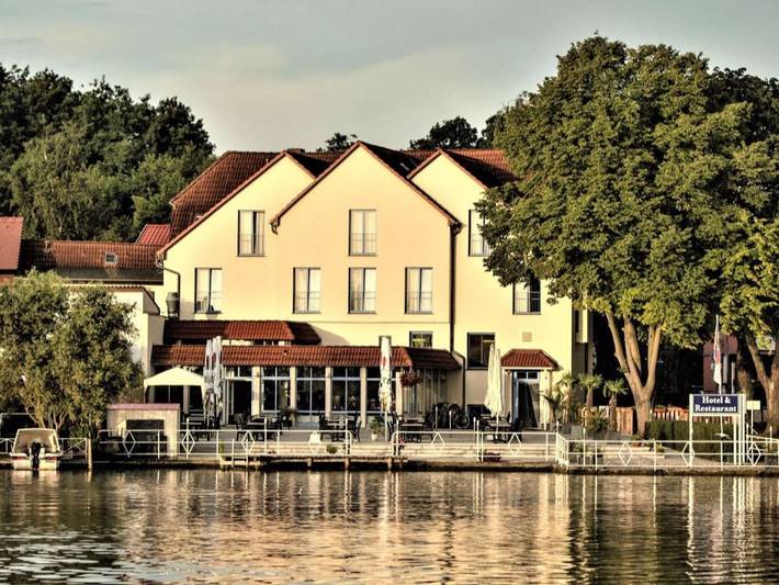 Hotel für 3 Personen, mit Seeblick in Röbel