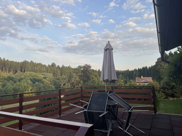 Ferienhaus mit Terrasse in wunderschöner Lage in Tři Sekery, Karlsbad und Umgebung