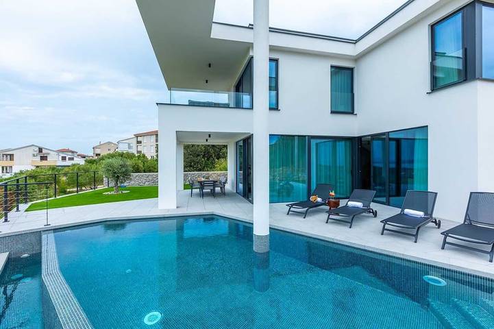 Villa pour 8 personnes, avec jardin et balcon à Punat