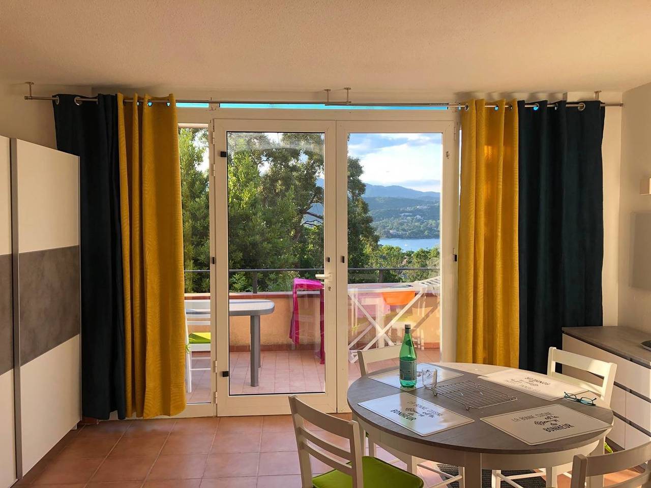 Appartamento intero, Appartamento vacanze per 4 persone con terrazza in Conca, Sartène e dintorni