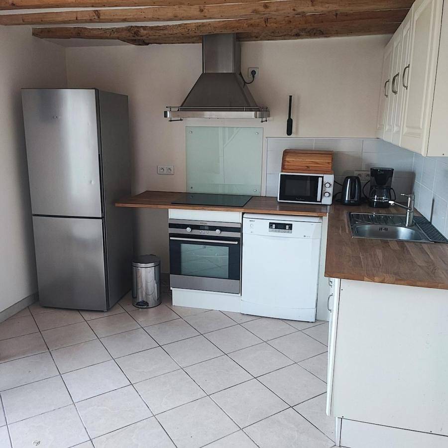 Cozy house, small garden and parking, train station on foot in Orgerus, Yvelines