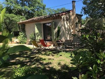 Cottage pour 3 personnes, avec piscine ainsi que jardin et jacuzzi, animaux acceptés à Saint-Paul-en-Forêt