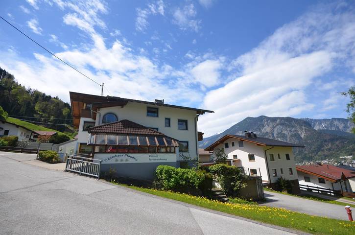 Pension für 3 Personen, mit Balkon und Garten sowie Ausblick in Buch in Tirol