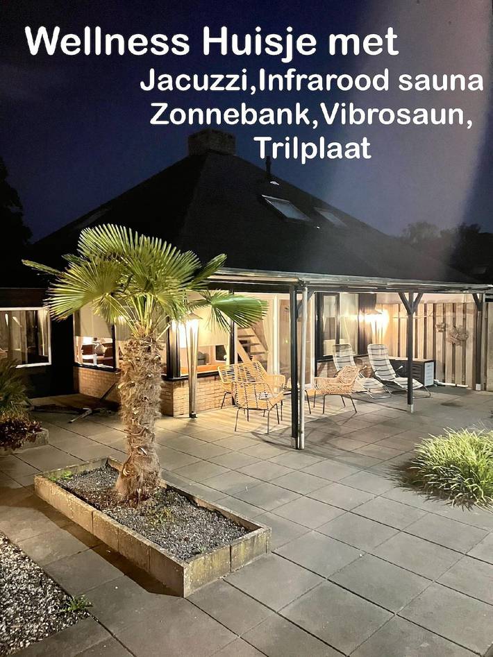 Bungalow voor 4 personen, with sauna and whirlpool as well as tuin and terras in Zeeland