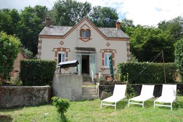 Gîte pour 15 personnes, avec vue et jardin à Issy-l'Évêque