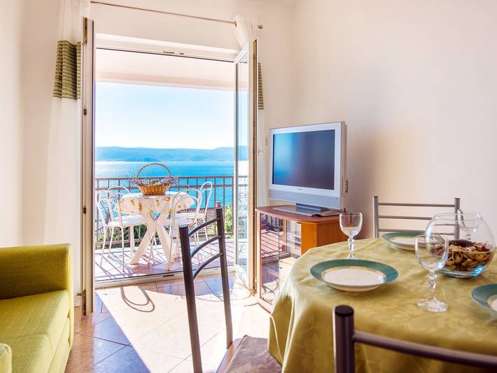 Ferienwohnung für 4 Personen, mit Balkon und Garten in Novi Vinodolski - 2