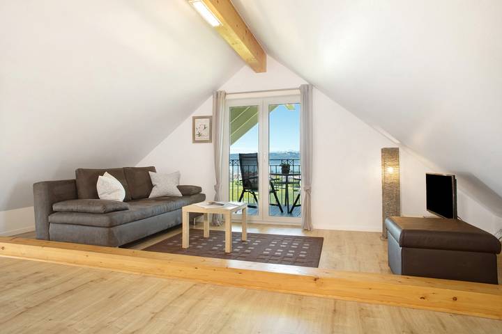 Ferienwohnung für 2 Personen, mit Balkon und Garten sowie Seeblick in Kressbronn am Bodensee