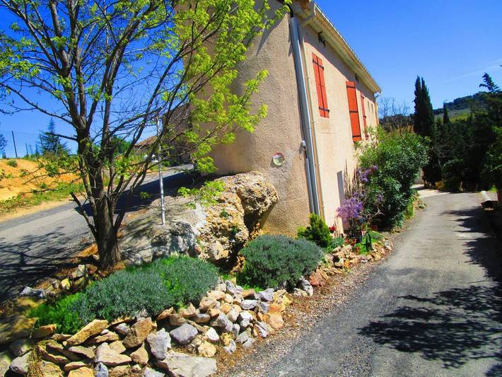 Gîte pour 6 personnes, avec terrasse à Tournissan