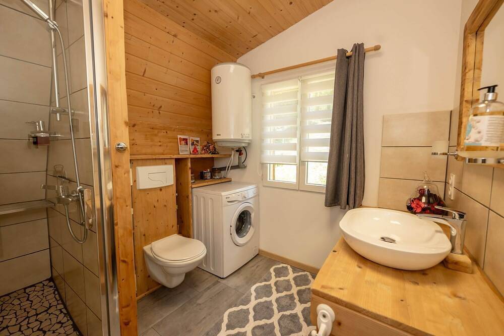 Nouveau chalet romantique à la montagne avec jacuzzi et sauna privatif in Mouthe-Lac et Mont d’Or, Französischer Jura