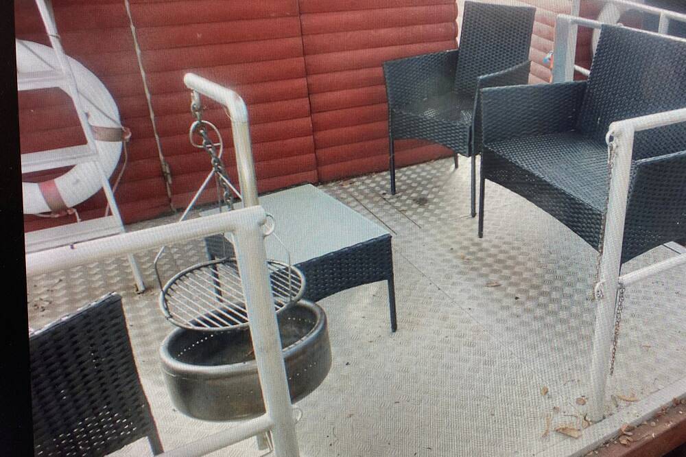 Kleines Hausboot ideal zum Angeln oder um Natur zu erleben! in Lychensee, Lychen