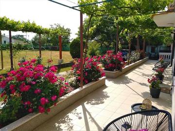 Gîte pour 3 personnes, avec jacuzzi ainsi que piscine et jardin à Loborika