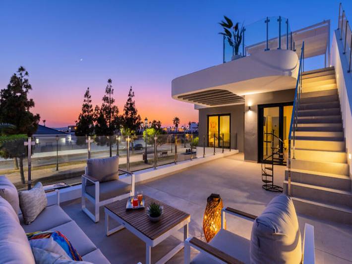 Holiday rental for 8 people, with terrace and garden as well as pool, child-friendly in Los Alcázares