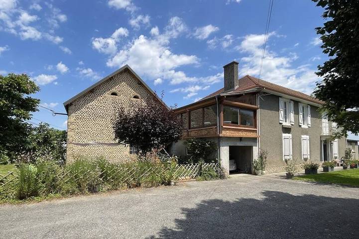 Gîte pour 4 personnes, avec jardin dans Escoubès