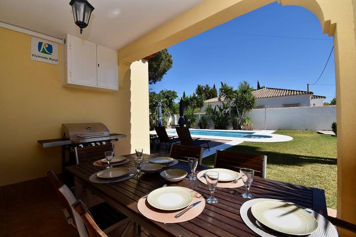 Chalet para 8 personas, con jardín además de terraza y piscina, Familias con niños en Bahía de Cádiz - 4